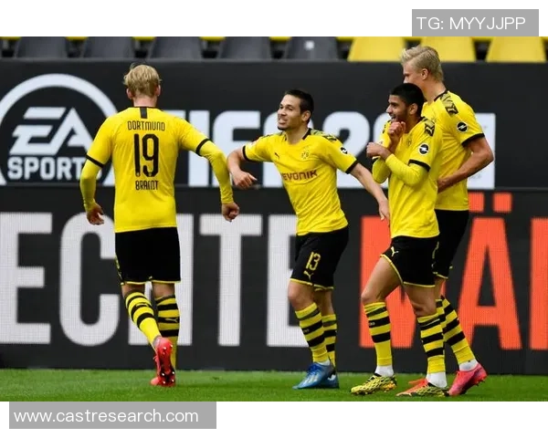 欧冠焦点战：多特蒙德3-0击败拜仁红牌事件引发全场热议