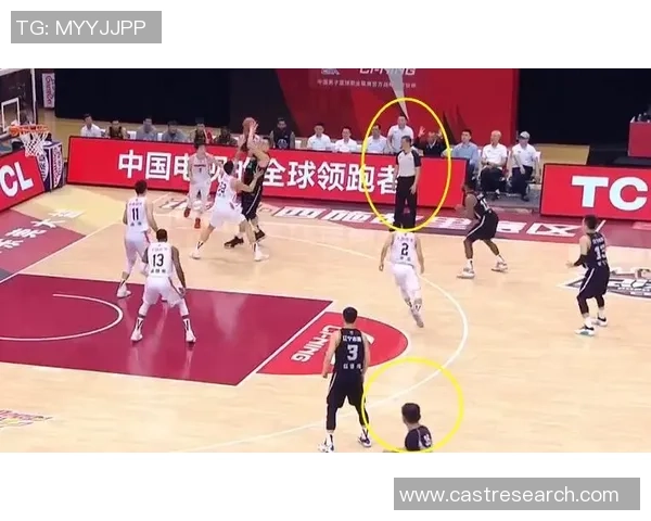 国米与那不勒斯友谊赛平局绝杀瞬间引发争议判罚引发热议 国米与那不勒斯友谊赛平局绝杀瞬间引发争议判罚引发热议