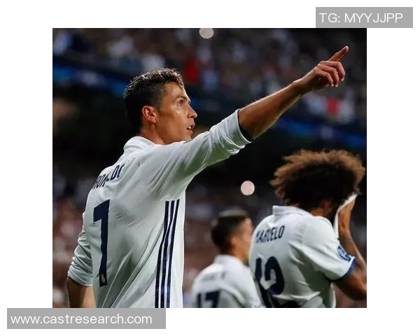 足总杯激战曼联与拜仁互交白卷全场气氛热烈引发球迷狂欢