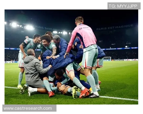 世界杯精彩对决巴萨与巴黎圣日耳曼战成平局神奇扑救引发全场欢呼