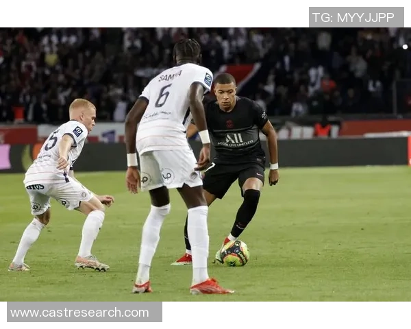 意甲激战：波尔图狂胜巴黎圣日耳曼5-1神奇扑救点燃全场激情