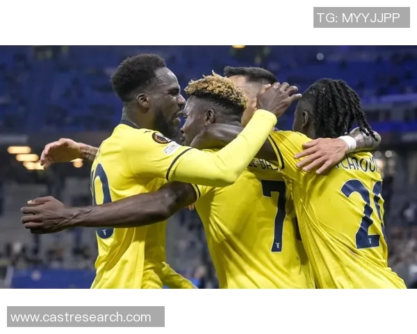 中超激战波尔图大胜曼联补时争议进球引发全场狂欢 中超激战波尔图大胜曼联补时争议进球引发全场狂欢