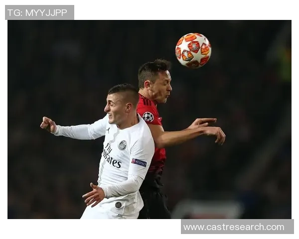 意甲赛场惊现冷门曼联大胜巴黎圣日耳曼引发全场轰动 意甲赛场惊现冷门曼联大胜巴黎圣日耳曼引发全场轰动