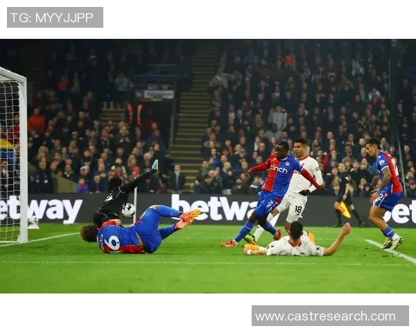 足总杯惊天冷门曼联与拜仁战成平局引发全场震惊