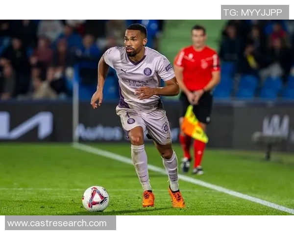 英超精彩对决切尔西大胜莱比锡争议判罚引发全场热议